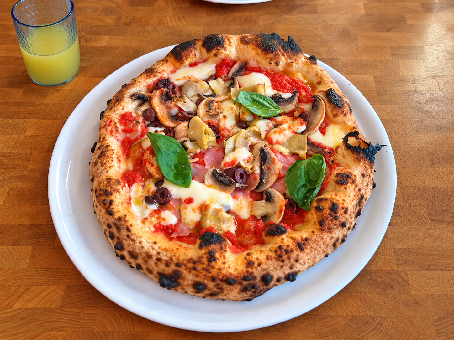 Pizza von NAPLES by Matteo